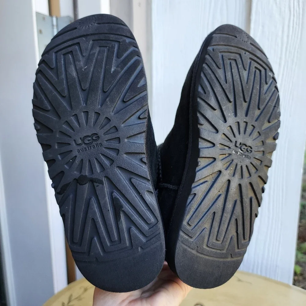UGG Sz 4 Y2K Black Kids Suede Classic Short Boots Retro Early 2000s Scandinavian